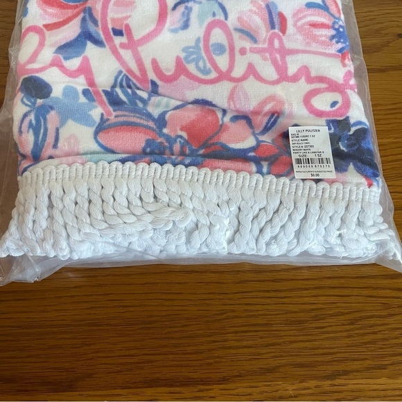 Lilly Pulitzer Beach Towel Party Like a Lobstar - Picture 4 of 4